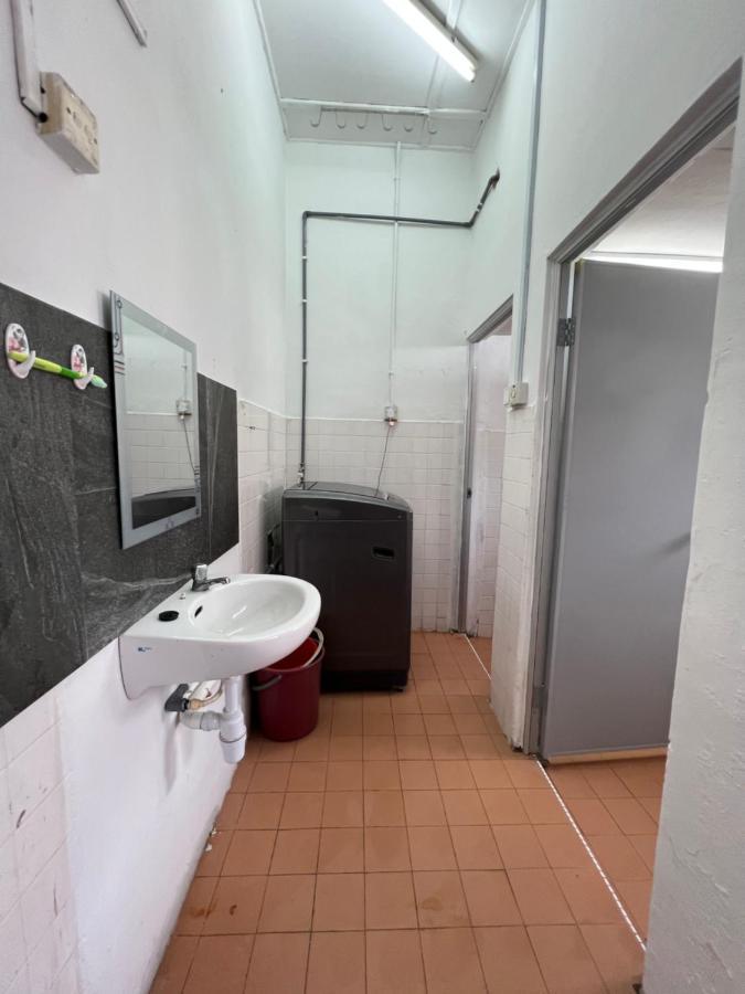 Jiaxin Dormitory - Puteri Wangsa 家馨旅舍 Ulu Tiram Exterior photo